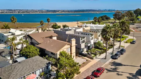 3825 Kendall St, San Diego, CA 92109