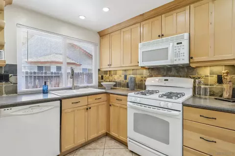 Kitchen - 42220 Agena St, Temecula, CA 92592 photo 3 of 4