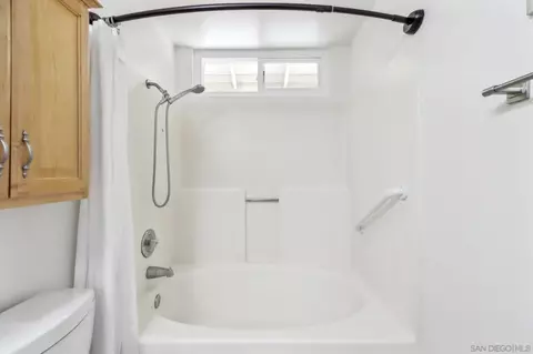 Bath - 42220 Agena St, Temecula, CA 92592 photo 2 of 4