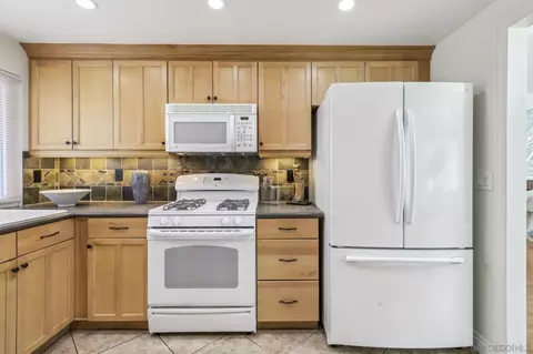 Kitchen - 42220 Agena St, Temecula, CA 92592 photo 4 of 4