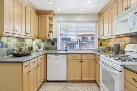 Kitchen - 42220 Agena St, Temecula, CA 92592 photo 2 of 4