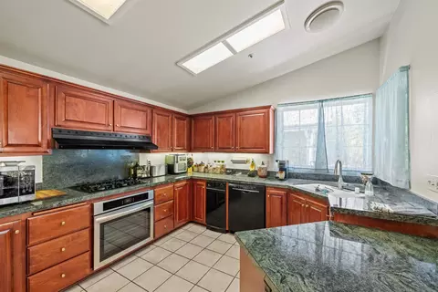 Kitchen - 5294 Pine Hills Rd, Julian, CA 92036 photo 4 of 4