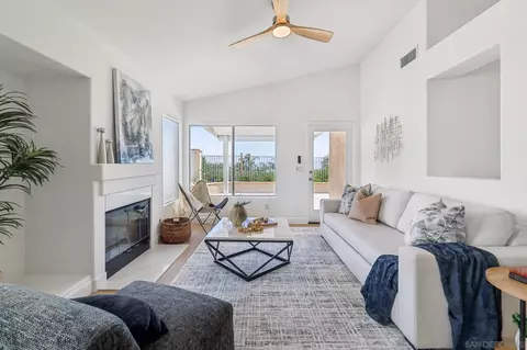 Living - 2491 Moonlight Gln, Escondido, CA 92026 photo 2 of 3