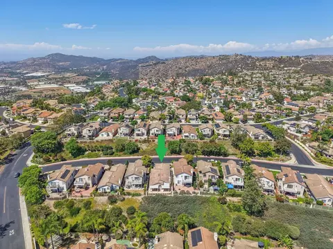 View/Area - 2491 Moonlight Gln, Escondido, CA 92026 photo 3 of 10