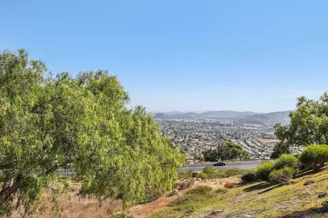 View/Area - 2491 Moonlight Gln, Escondido, CA 92026 photo 5 of 10