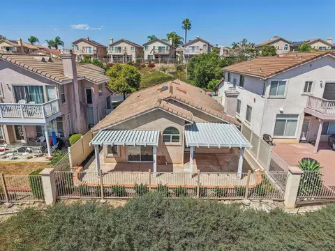 View/Area - 2491 Moonlight Gln, Escondido, CA 92026 photo 2 of 10