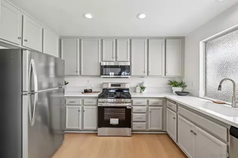 Kitchen - 2491 Moonlight Gln, Escondido, CA 92026 photo 2 of 3
