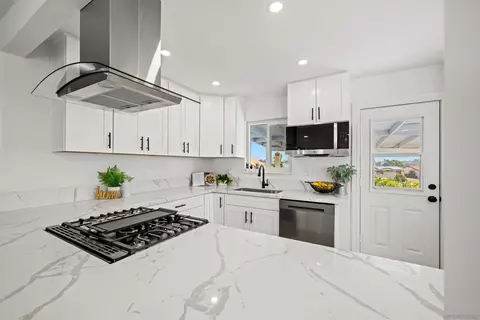 2951 Manos Dr, San Diego, CA 92139