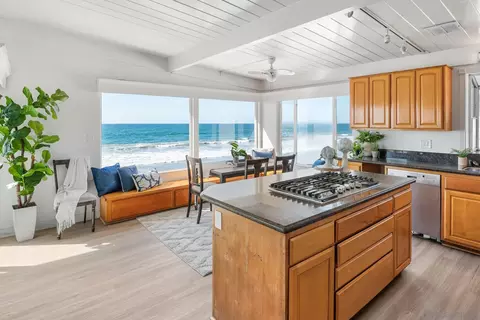 Kitchen - 1680 Seacoast Dr #D, Imperial Beach, CA 91932 photo 2 of 5