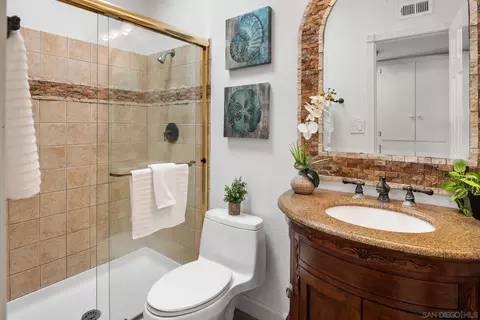 Bath - 1680 Seacoast Dr #D, Imperial Beach, CA 91932 photo 2 of 2