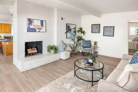 Living - 1680 Seacoast Dr #D, Imperial Beach, CA 91932 photo 4 of 5