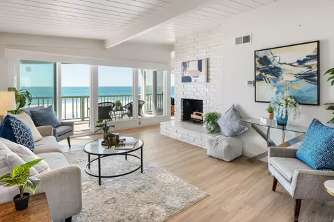 Living - 1680 Seacoast Dr #D, Imperial Beach, CA 91932 photo 1 of 5