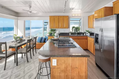 Kitchen - 1680 Seacoast Dr #D, Imperial Beach, CA 91932 photo 3 of 5