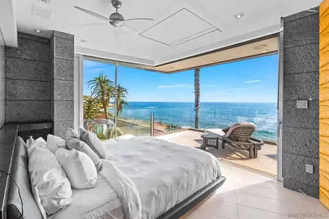 Bedroom - 6653 Neptune #SHARE B, La Jolla, CA 92037 photo 2 of 3