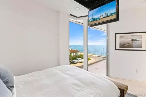 Bedroom - 6653 Neptune #SHARE B, La Jolla, CA 92037 photo 3 of 3