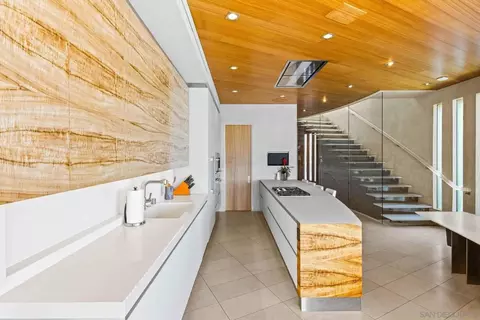 Kitchen - 6653 Neptune #SHARE B, La Jolla, CA 92037 photo 2 of 5