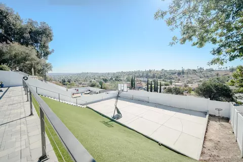 Exterior - 8207 Dorchester St, Spring Valley, CA 91977 photo 6 of 8