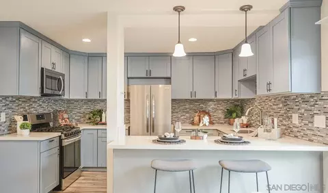 4064 Crystal Dawn #105, San Diego, CA 92122