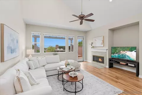 Living - 622 Brae Mar Ct, Encinitas, CA 92024 photo 2 of 2