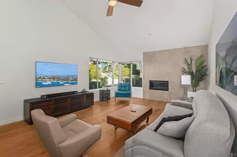Living - 8222 Caminito Modena, La Jolla, CA 92037 photo 4 of 4