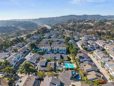 View/Area - 8222 Caminito Modena, La Jolla, CA 92037 photo 5 of 5