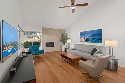 Living - 8222 Caminito Modena, La Jolla, CA 92037 photo 3 of 4