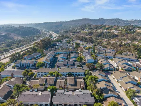 View/Area - 8222 Caminito Modena, La Jolla, CA 92037 photo 2 of 5