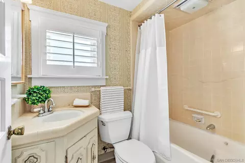 Bath - 1405 10th St, Coronado, CA 92118 photo 2 of 4