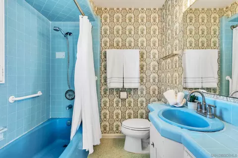 Bath - 1405 10th St, Coronado, CA 92118 photo 3 of 4