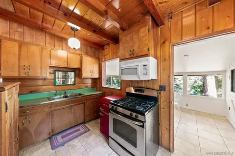 Kitchen - 33613 Bailey Meadows Rd, Palomar Mountain, CA 92060 photo 1 of 2