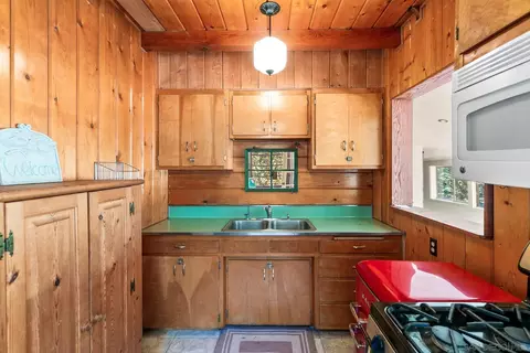 Kitchen - 33613 Bailey Meadows Rd, Palomar Mountain, CA 92060 photo 2 of 2