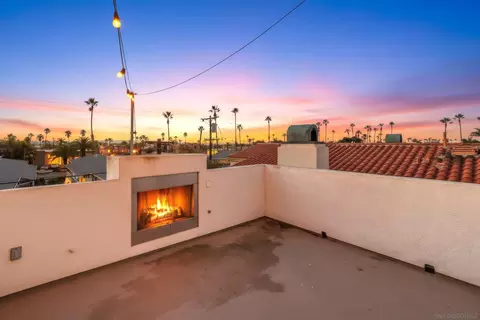 1367 Hornblend St, San Diego, CA 92109