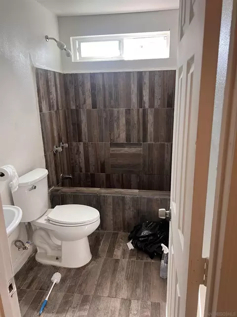 Bath - 753 Elkelton, Spring Valley, CA 91977 photo 2 of 2