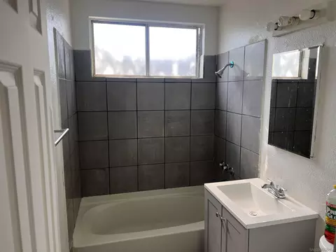 Bath - 753 Elkelton, Spring Valley, CA 91977 photo 1 of 2