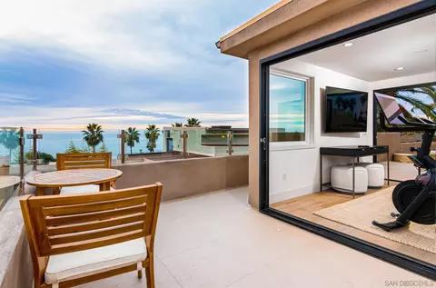 Exterior - 253 Kolmar St, La Jolla, CA 92037 photo 4 of 5