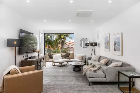 Living - 253 Kolmar St, La Jolla, CA 92037 photo 1 of 2