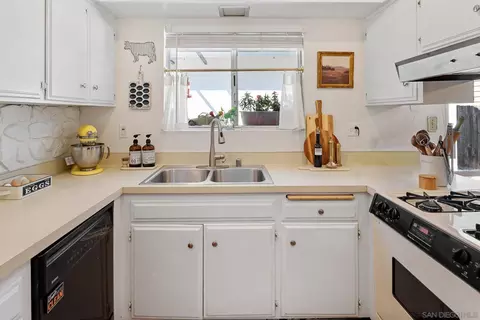 Kitchen - 13135 Pam Ln, Lakeside, CA 92040 photo 2 of 4