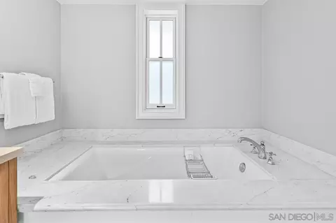 Bath - 1500 Orange Ave #28, Coronado, CA 92118 photo 3 of 3