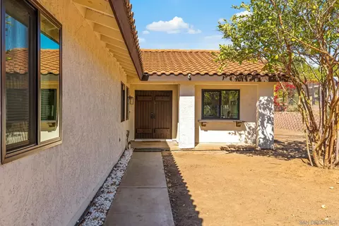 Exterior - 5818 Jeffries Ranch Rd, Oceanside, CA 92057 photo 5 of 8