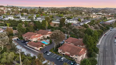 View/Area - 265 Loma Alta Dr #D8, Oceanside, CA 92054 photo 3 of 4