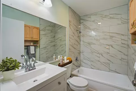 Bath - 265 Loma Alta Dr #D8, Oceanside, CA 92054 photo 1 of 1