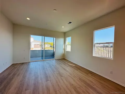 Living - 7845 La Mesa Summit Dr, La Mesa, CA 91941 photo 3 of 4