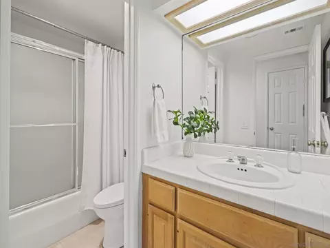 Bath - 103 Tunapuna Ln, Coronado, CA 92118 photo 2 of 5