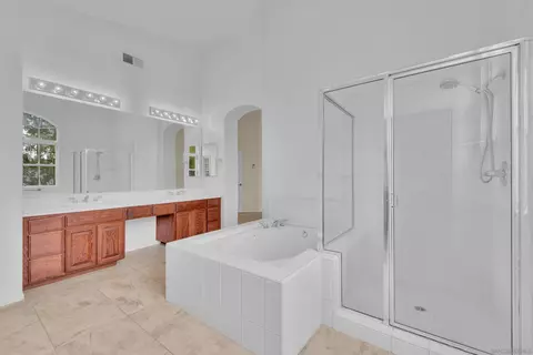 Bath - 2251 Orchard View Ln, Escondido, CA 92027 photo 4 of 8