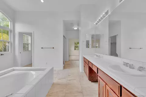 Entry Way - 2251 Orchard View Ln, Escondido, CA 92027 photo 6 of 10