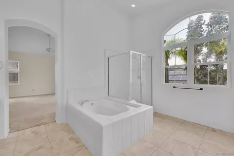 Bath - 2251 Orchard View Ln, Escondido, CA 92027 photo 3 of 8