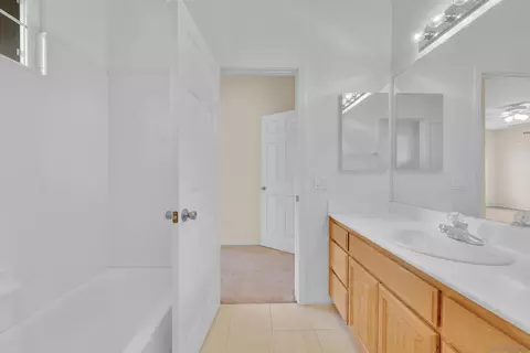 Bath - 2251 Orchard View Ln, Escondido, CA 92027 photo 7 of 8
