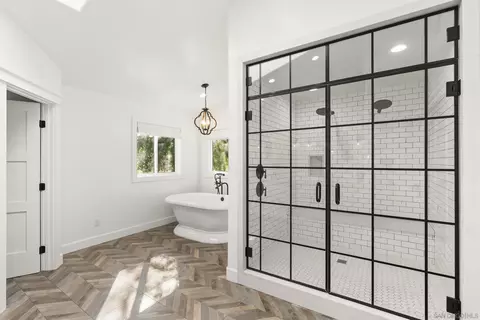 Bath - 14224 Harrow Pl, Poway, CA 92064 photo 4 of 6