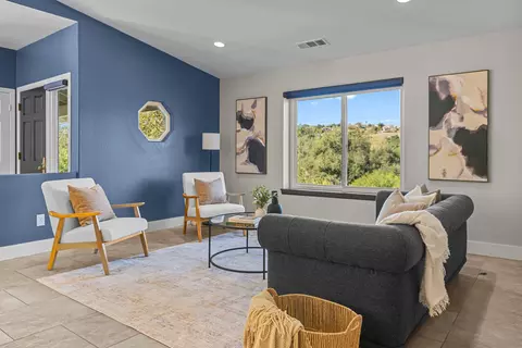 Living - 2495 Marianne Ln, Fallbrook, CA 92028 photo 2 of 6