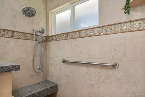 Bath - 2495 Marianne Ln, Fallbrook, CA 92028 photo 6 of 7